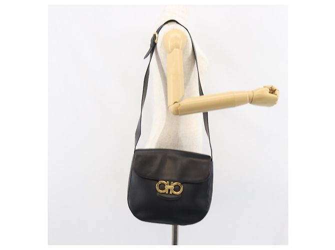 Borsa a Spalla Gancini in Pelle Nera e Oro Salvatore Ferragamo Auth 156463 Nero D'oro - vista 22