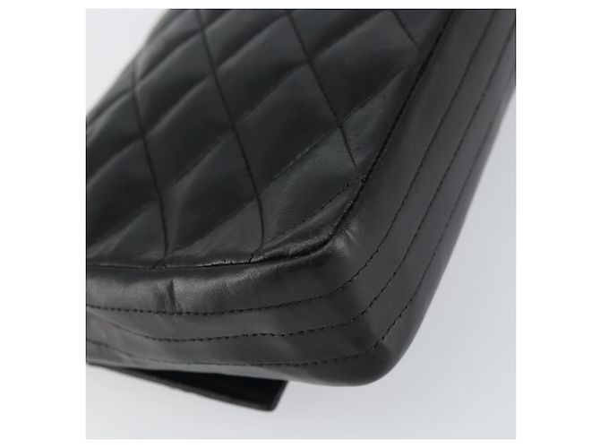 Sac à bandoulière matelassé CHANEL en cuir d'agneau noir avec chaîne dorée CC Auth ki6227 - vue 18