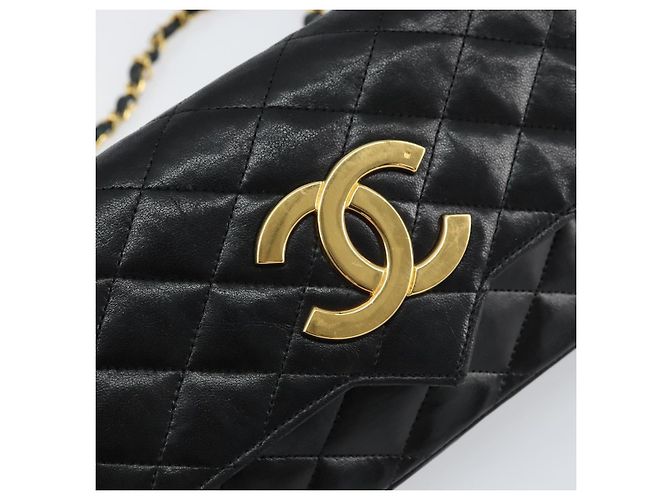 Sac à bandoulière matelassé CHANEL en cuir d'agneau noir avec chaîne dorée CC Auth ki6227 - vue 19