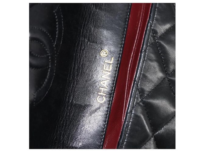 Sac à bandoulière matelassé CHANEL en cuir d'agneau noir avec chaîne dorée CC Auth ki6227 - vue 20