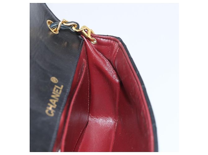 Sac à bandoulière matelassé CHANEL en cuir d'agneau noir avec chaîne dorée CC Auth ki6227 - vue 21