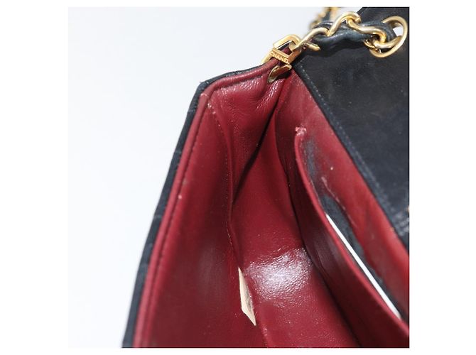 Sac à bandoulière matelassé CHANEL en cuir d'agneau noir avec chaîne dorée CC Auth ki6227 - vue 22
