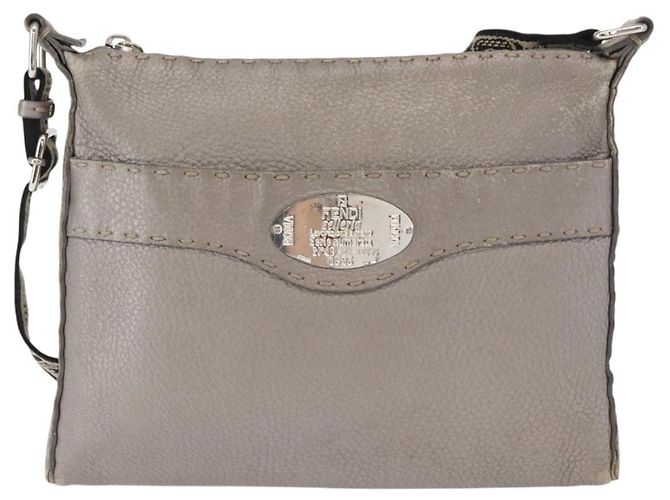 Fendi Borsa a Spalla Celeria in Pelle Argento Auth BA8920 - vista 13
