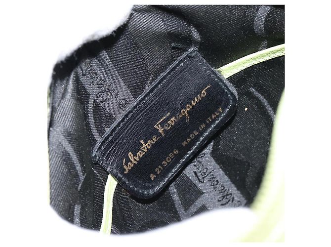 Borsa a Spalla Vala in Pelle Embossata Verde Oro Auth BA8918 di Salvatore Ferragamo D'oro - vista 12