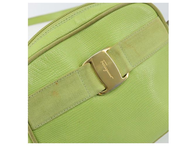 Borsa a Spalla Vala in Pelle Embossata Verde Oro Auth BA8918 di Salvatore Ferragamo D'oro - vista 17