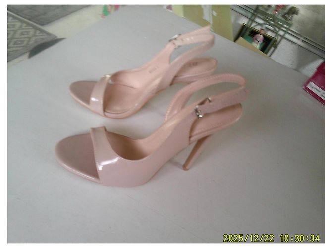 Autre Marque Bebo Pumps aus Lackleder Beige 13cm Absatz - Ansicht 2