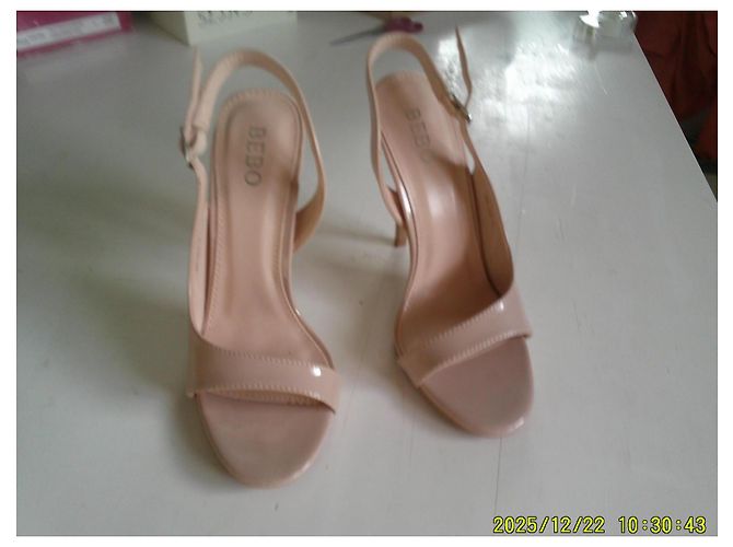 Autre Marque Bebo Pumps aus Lackleder Beige 13cm Absatz - Ansicht 3