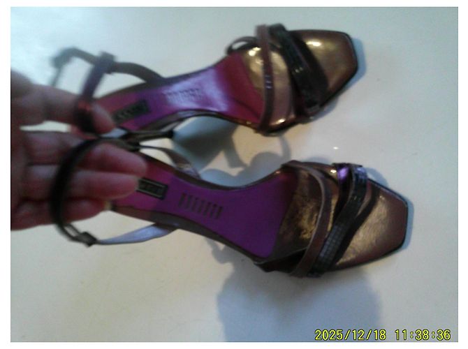 Décolleté Vic Matié Lavanda in Pelle Vernice e Strass - vista 6