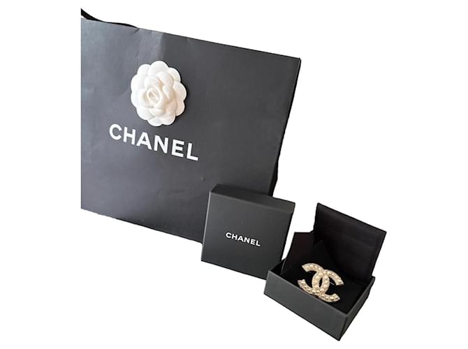 Coco Crush Spilla CC di Chanel D'oro - vista 2