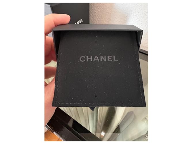 Coco Crush Spilla CC di Chanel D'oro - vista 5