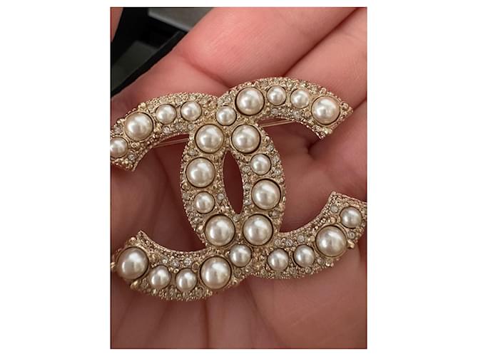 Coco Crush Spilla CC di Chanel D'oro - vista 6
