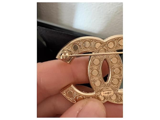 Coco Crush Spilla CC di Chanel D'oro - vista 8