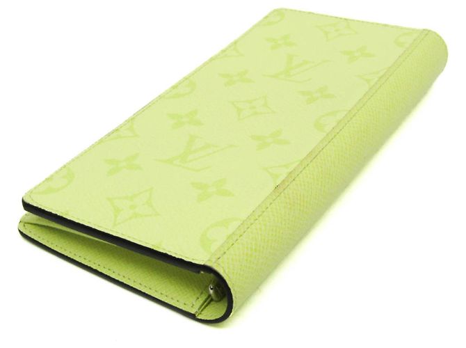Louis Vuitton Taigarama Brazza Wallet Golden - view 2