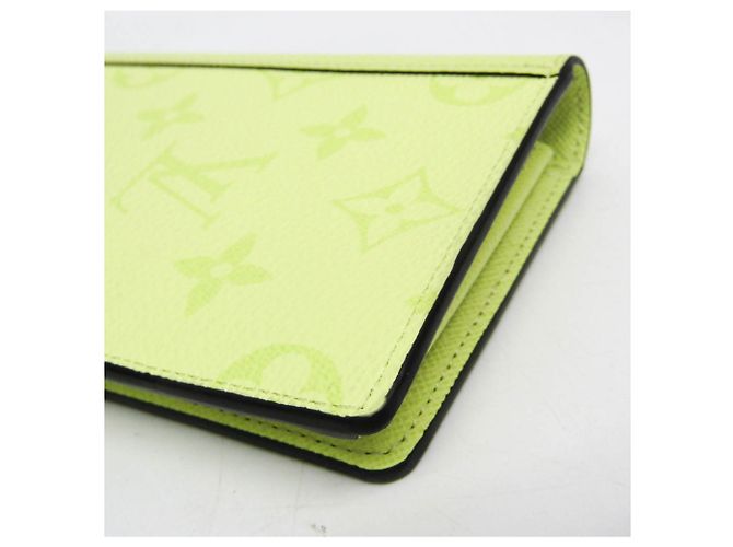 Louis Vuitton Taigarama Brazza Wallet Golden - view 8