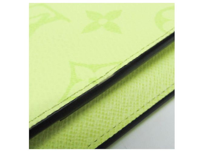 Louis Vuitton Taigarama Brazza Wallet Golden - view 9
