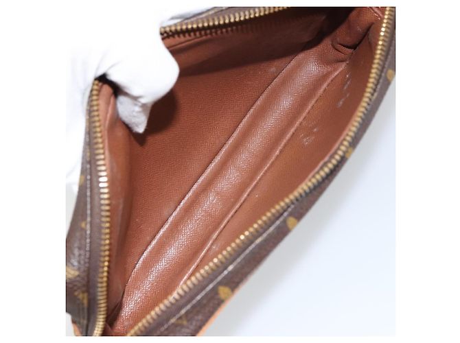 Clutch Marly Dragonne in Tela Monogram PM Louis Vuitton Marrone - vista 5