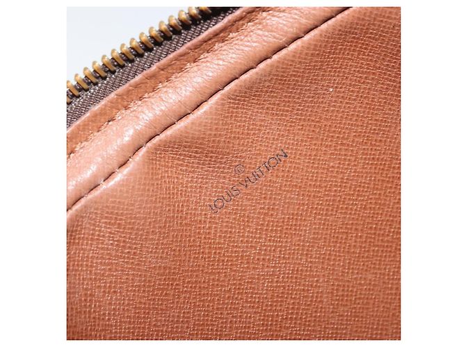 Clutch Marly Dragonne in Tela Monogram PM Louis Vuitton Marrone - vista 6