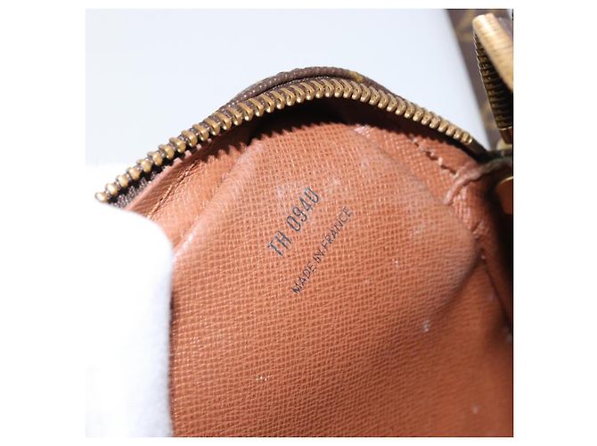 Clutch Marly Dragonne in Tela Monogram PM Louis Vuitton Marrone - vista 7