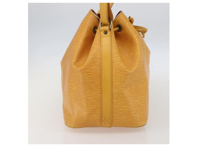 Noe Borsa Louis Vuitton Petit Noé in pelle Epi piccola Giallo - vista 3