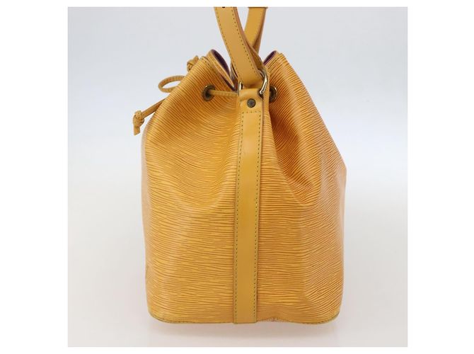 Noe Borsa Louis Vuitton Petit Noé in pelle Epi piccola Giallo - vista 4
