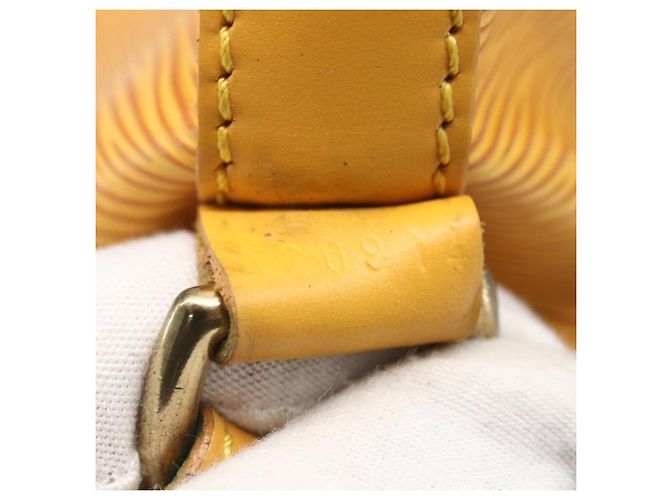 Noe Borsa Louis Vuitton Petit Noé in pelle Epi piccola Giallo - vista 6