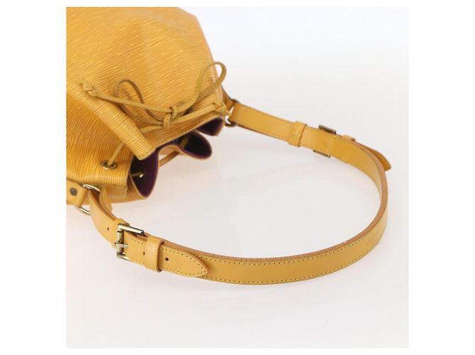 Noe Borsa Louis Vuitton Petit Noé in pelle Epi piccola Giallo - vista 7