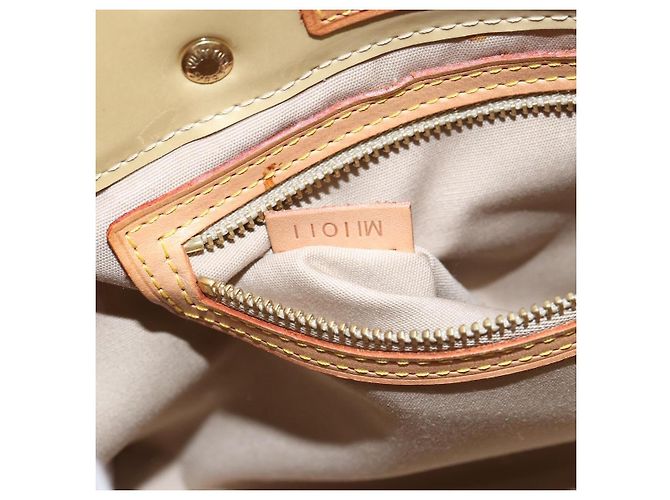 Borsa Reade Monogram Vernis PM di Louis Vuitton Beige - vista 6