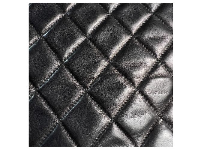Zeitlose Einkaufstasche aus schwarzem gestepptem Leder von Chanel - Ansicht 10