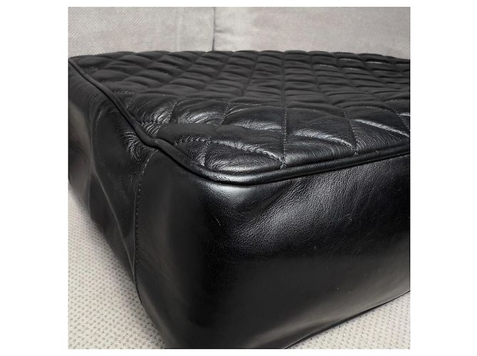 Zeitlose Einkaufstasche aus schwarzem gestepptem Leder von Chanel - Ansicht 12
