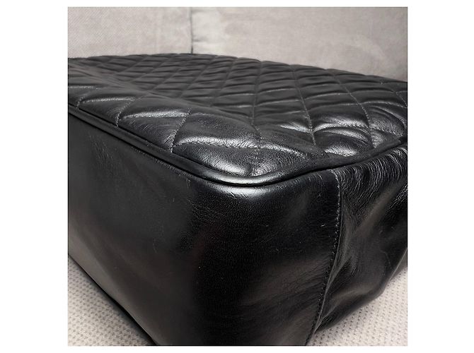 Zeitlose Einkaufstasche aus schwarzem gestepptem Leder von Chanel - Ansicht 14