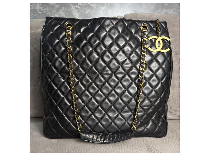 Zeitlose Einkaufstasche aus schwarzem gestepptem Leder von Chanel - Ansicht 2