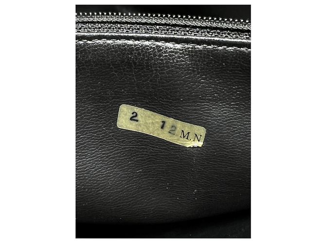 Zeitlose Einkaufstasche aus schwarzem gestepptem Leder von Chanel - Ansicht 20