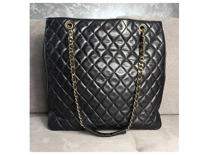 Zeitlose Einkaufstasche aus schwarzem gestepptem Leder von Chanel - Ansicht 3