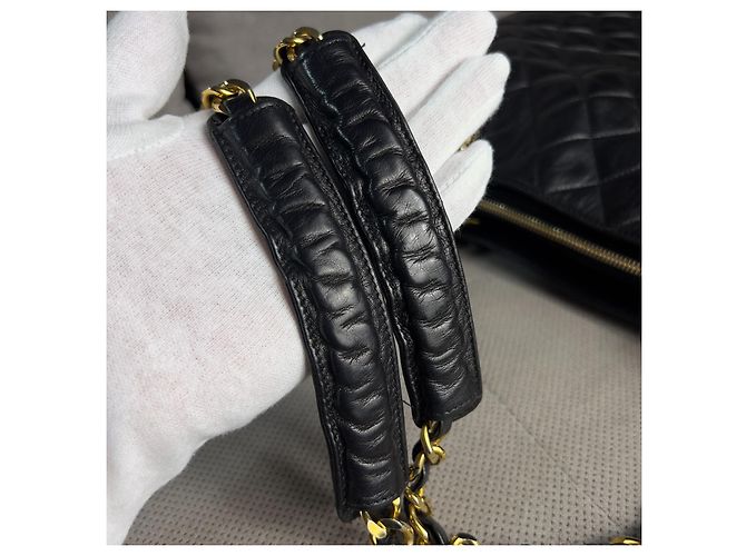 Zeitlose Einkaufstasche aus schwarzem gestepptem Leder von Chanel - Ansicht 5