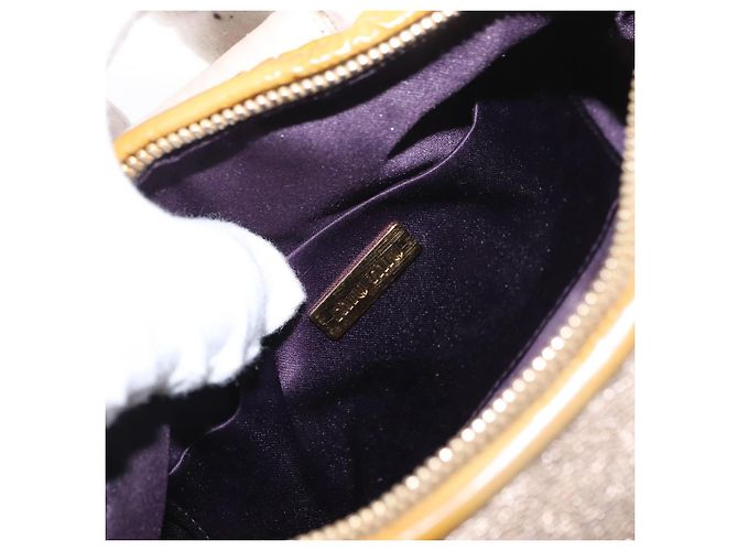 Borsa a Spalla Miu Miu con Catena Smalto Giallo Oro Auth BA8837 D'oro - vista 19