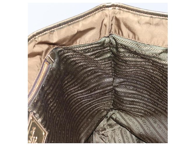 Borsa Tote Prada in Nylon Marrone Oro Auth 156457 D'oro - vista 19