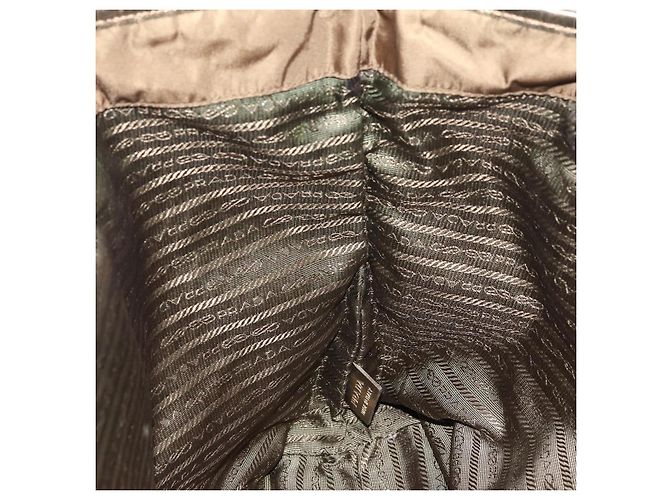 Borsa Tote Prada in Nylon Marrone Oro Auth 156457 D'oro - vista 20