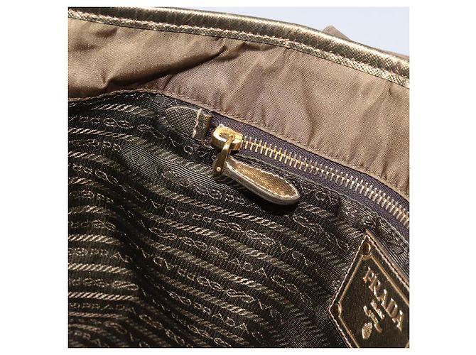 Borsa Tote Prada in Nylon Marrone Oro Auth 156457 D'oro - vista 21