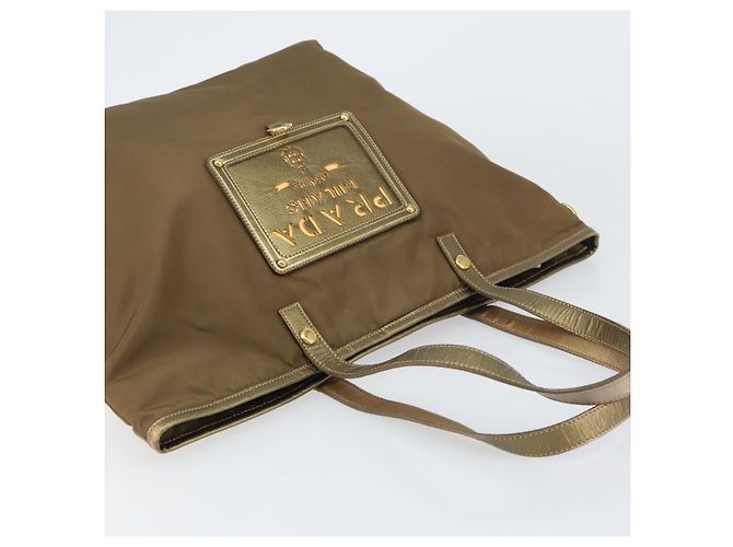 Borsa Tote Prada in Nylon Marrone Oro Auth 156457 D'oro - vista 6