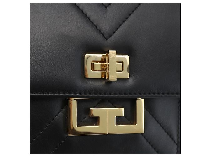 Bolsa de Ombro GIVENCHY em Couro Preto e Ouro Auth ka908V Dourado - vista 18