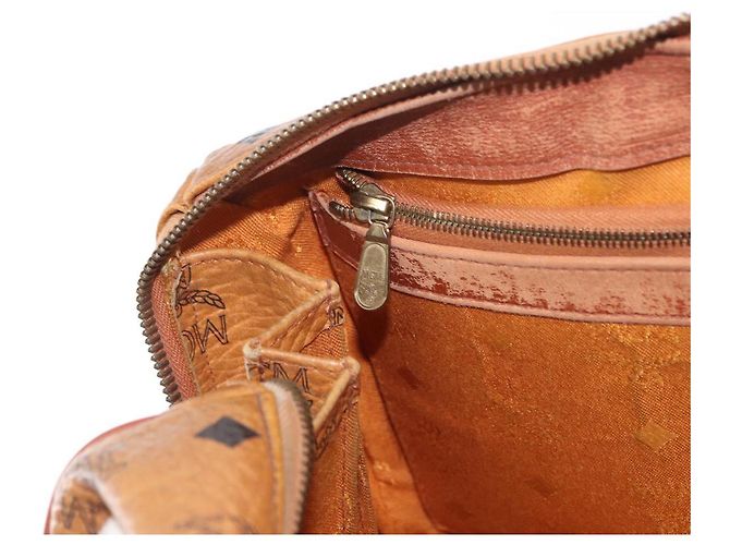 Borsa MCM Logogram Vicetos in pelle PVC marrone e oro Auth BA8791 D'oro - vista 20