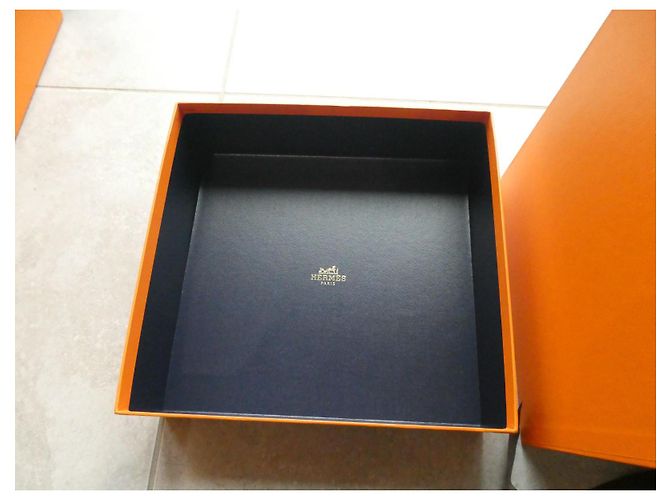Hermès Blue Box with Navy Blue Interior VIP Special Order Sabot Bag - view 2