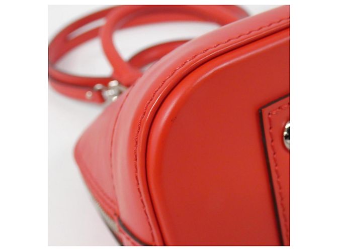 Borsa Alma BB in Epi Louis Vuitton Rosso - vista 3