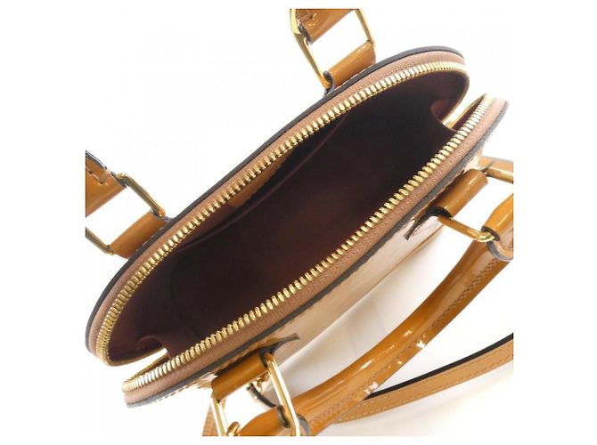 Borsa Alma BB Vernis Louis Vuitton D'oro - vista 8