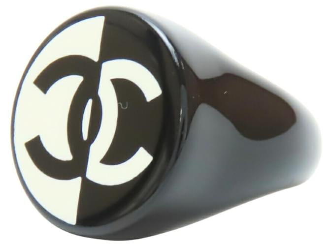 Anello in plastica bicolore Chanel Nero Bianco - vista 11