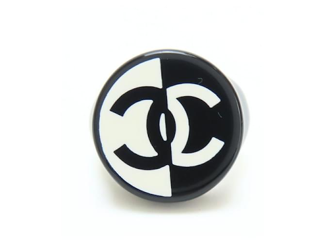 Anello in plastica bicolore Chanel Nero Bianco - vista 2
