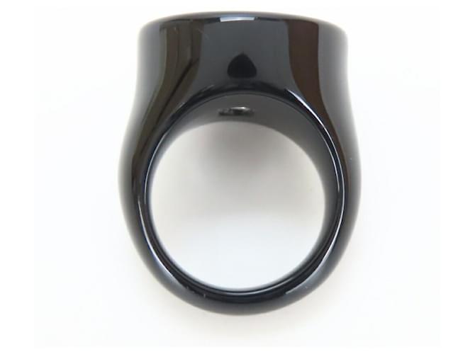 Anello in plastica bicolore Chanel Nero Bianco - vista 6