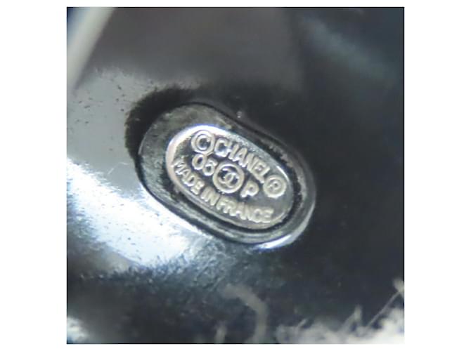 Anello in plastica bicolore Chanel Nero Bianco - vista 7