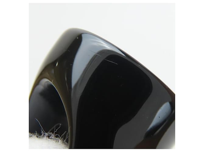 Anello in plastica bicolore Chanel Nero Bianco - vista 9