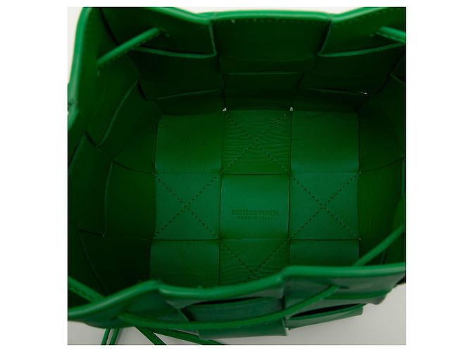 Cassette Borsa a secchiello maxi Intrecciato in nappa verde Bottega Veneta - vista 4